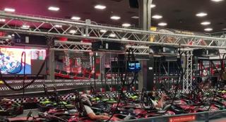 Cel mai mare circuit de karting din sud-estul Europei este în Bucureşti. Pasionaţii de adrenalină se pot distra fie că au carnet sau nu