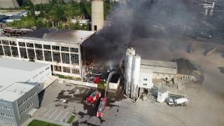 Incendiu puternic la incineratorul de deșeuri Eco Burn din Prahova. Localnicii, avertizați prin RO-Alert