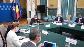 Specialiștii din educație acuză ca legea doctoratelor e cu dedicație pentru premierul Ciucă, acuzat de plagiat