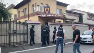 Trei bărbaţi au furat un seif cu 300.000 de euro dintr-o casă din Bucureşti. Păgubitul este un cunoscut dresor de câini