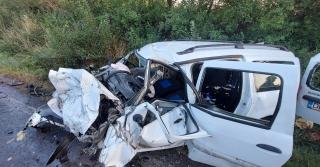 Accident mortal în Dâmbovița. Imagini greu de privit după ce o mașină și o camionetă s-au ciocnit între Mija și I.L. Caragiale