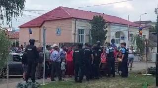 Scandal fatal într-o mașină, în Târgu Neamț: doi bărbați s-au înjunghiat de la bani, iar unul dintre ei a murit