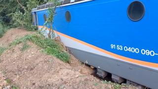 Trafic feroviar paralizat, după ce un tren a deraiat în Mehedinţi. Marfarul era încărcat cu azotat