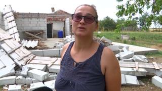 Furtunile au făcut prăpăd, după arșița extremă. Oamenii loviți de urgie numără pagubele: "Îi mulţumesc lui Dumnezeu că n-am avut un copil prin preajmă!"