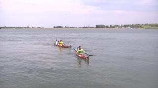 Record absolut: doi sportivi români au străbătut Dunărea în caiac, de la izvor până la vărsare, în doar 24 de zile
