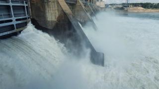 Hidrocentrala Paşcani, neterminată din anii '80. În loc să producem energie și să irigăm județe, plătim costurile inundațiilor