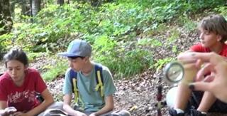 Departe de tehnologie, aproape de natură: cum arată lecțiile de supraviețuire pentru copii de la tabăra din Bușteni