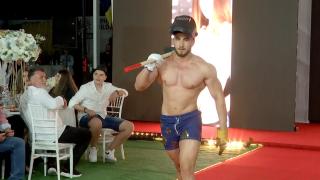 Prezentare de modă ieșită din comun la malul mării, semnată Cătălin Botezatu