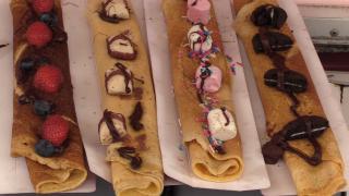 "Parada clătitelor", în Arad şi Harghita: Vizitatorii au primit deserturile gratuit