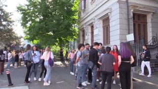 Ultima şansă a elevilor de a se înscrie la liceu. Mulţi dintre cei nerepartizaţi au medii mari