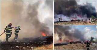 Incendiu de proporţii în Arad, lângă A1. Flăcările au curprins inclusiv panourile fonoabsorbante de pe marginea autostrăzii