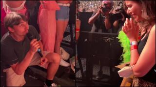 Un tânăr a oprit concertul lui Harry Styles pentru a-şi cere iubita în căsătorie. Reacţia artistului când a auzit răspunsul