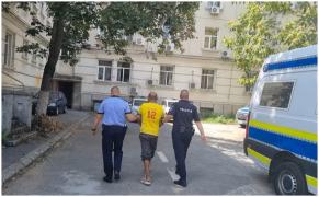 O fetiţă de 9 ani, violată de concubinul mamei, în Dolj. Bărbatul de 52 de ani a chinuit-o pe copilă în lipsa femeii