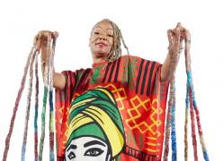 Cum arată cele mai lungi unghii din lume. Măsoară 13 metri si au intrat în Cartea Recordurilor