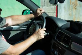 Câţi bani câştigă Marian ca şofer în Anglia şi de ce trimite în România tot mai puţini. "O să-i aduc în Anglia"