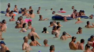 Weekend plin la mare. Peste 200.000 de turişti sunt aşteptaţi la malul mării în acest sfârşit de săptămână