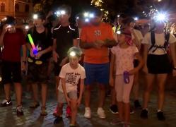 "Licuricii" au luminat străzile Timișoarei. De la mare la mic, localnicii au ieșit la alergat după apusul soarelui cu lanterne și jucării luminoase