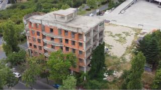 "Fantomele" Bucureştiului. Zeci de clădiri lăsate în paragină pun în pericol viaţa oamenilor şi au ajuns adăposturi pentru oamenii străzii