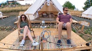 "Ai senzaţia că eşti în Toscana". Condiţii ca la un hotel de 4 stele, în natură. Este ultima modă în materie de turism