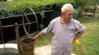 Sătenii care de 40 de ani trăiesc cu teama că pot fi mutaţi în orice clipă. "Că azi, că mâine, şi uite aşa a trecut timpul”