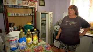 Românii care au primit 250 de lei de la stat, dar nu-i pot folosi. Merg zeci de km şi dau bani de unde n-au, să ajungă la magazin