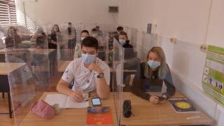 Purtarea măştii în şcoli, recomandarea lui Rafila către elevi, pentru evitarea exploziei cazurilor de Covid