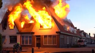 Zeci de români și polonezi au rămas pe drumuri, în Olanda, după ce le-au luat foc casele. Incendiul ar fi pornit de la un grătar