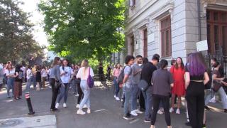 Noua lege a Educaţiei îi revoltă pe părinţi. Vor limba română la BAC: "Cu certitudine că nu există echitate"