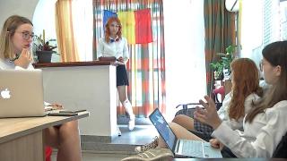 Cei mai buni vorbitori din România se vor bate pentru o medalie la Campionatul Mondial de dezbateri: "Pregătirea durează foarte mult"