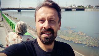 Milionarul care şi-a omorât bunica e liber după 3 ani petrecuţi în spital, spre disperarea apropiaţilor. Psihiatrii îl laudă: "comportament exemplar"