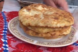 Festivalul plăcintelor din Munţii Poiana Ruscăi. Turiştii vin în căutarea bunătăţilor tradiţionale