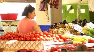 Cum au fost păcăliţi mii de bucureşteni în cea mai mare piaţă din România. Ce au primit în schimbul fructelor şi legumelor "proaspete"
