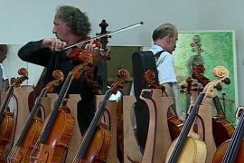 Orașul care dă tonul muzicii în România. Aici, lutierii fabrică instrumente cu tradiție: detaliile care fac diferența