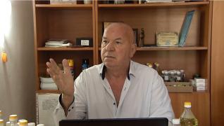 "Pur si simplu voia să-şi dea pantalonii jos". Un fals medic din Capitală, care pretinde că poate vindeca şi cancerul, prins într-un scandal uriaş: "Ce am făcut? Am bătut-o?"