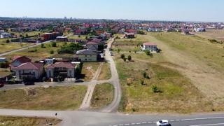 Cum cumperi o stradă "pe persoană fizică" în una dintre cele mai bogate comune din România: 6.000 de lei la ANAF, apoi ceri "taxă" pentru oricine vrea să construiască