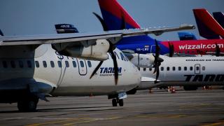 Angajații TAROM cer salarii mai mari și amenință cu greva. Astăzi au loc noi negocieri între conducere și sindicate