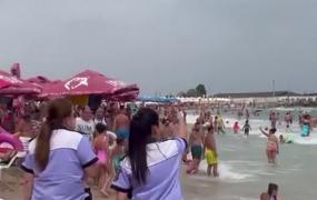 Turişti scoşi din mare cu poliţia. 30 de oameni salvaţi de la înec în 24 de ore, în Eforie Nord