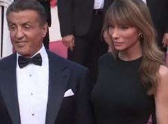 Sylvester Stallone divorţează după 25 de ani de căsătorie. Soţia starului susţine că relaţia conjugală este "ruptă iremediabil"