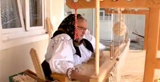 Cel mai lung covor realizat manual se află într-o biserică din Maramureş. Are 26 de metri, iar meşterul popoluar a lucrat zile în şir