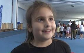 Dezvoltarea emoţională a copiilor: Ce crede o fetiţă despre fericire şi depăşirea tristeţii. Lecţii preţioase la Suceava