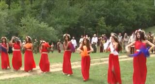 Festivalul Getodava a transformat pârtia de ski din Iaşi în câmp de luptă. Geto-daci, romani, gladiatori și iele au făcut demonstraţii spectaculoase