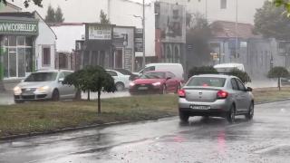 METEO. Zile cu ploi torenţiale, începând de miercuri. Temperaturile vor ajunge la 20 de grade