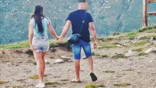 Un turist a urcat pe Vârful Omu în papuci, la 7 grade Celsius. Grindina şi ploaia au făcut prăpăd în mai multe zone din ţară