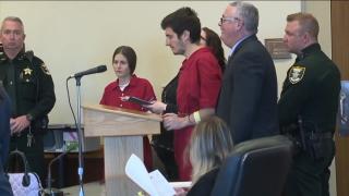 Închisoare pe viaţă pentru o mamă din SUA după ce fiul ei a murit de malnutriţie: copilul de doar 18 luni a fost hrănit doar cu fructe şi legume