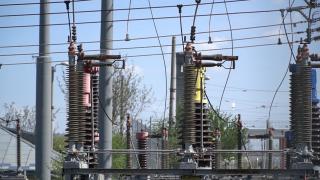 Ordonanţa de urgenţă pregătită de Guvern: mai puţini români ar putea primi facturi plafonate la curent