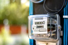 Sute de mii de români nu mai au prețuri plafonate la energie. Câți bani vor plăti în plus