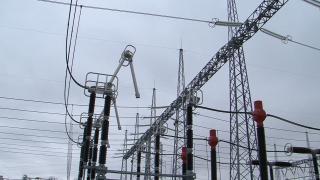 Cine va plăti mai mult la curent. Guvernul pregătește o ordonanță de urgență pentru a modifica condițiile plafonării