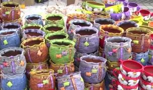 Lutul a prins viaţă la Târgul Olarilor din Sibiu: "Poți să iei ce vrei, și mai ieftine și mai scumpe"