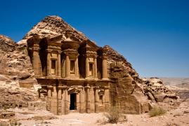 Petra sau oraşul pierdut din Iordania, destinaţia care te cucereşte de la prima vedere: "Îţi taie respiraţia de când incepi să intri în canion"