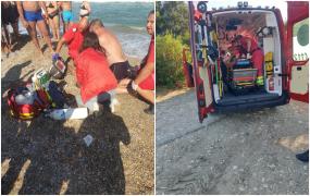 Un bărbat de 55 de ani, la un pas de înec, după ce a ignorat steagul roşu în Eforie Nord. A fost scos fără puls din apă şi resuscitat zeci de minute